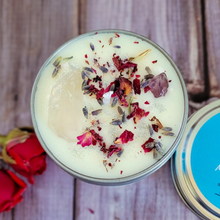 Load image into Gallery viewer, Candle tin with dried flowers on a wooden surface