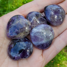 Load image into Gallery viewer, Small Chevron Amethyst carved heart