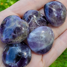 Load image into Gallery viewer, Small Chevron Amethyst carved heart