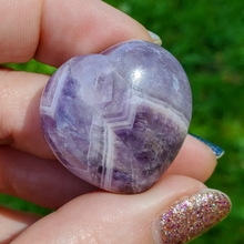 Load image into Gallery viewer, Small Chevron Amethyst carved heart