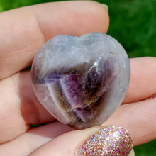Load image into Gallery viewer, Small Chevron Amethyst carved heart