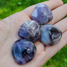 Load image into Gallery viewer, Small Chevron Amethyst carved heart