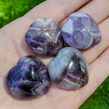 Load image into Gallery viewer, Small Chevron Amethyst carved heart