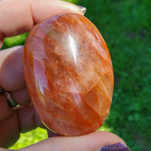 Load image into Gallery viewer, Hematoid quartz palm stone
