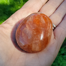 Load image into Gallery viewer, Fire quartz crystal palm stones