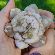 Load image into Gallery viewer, Carved flower agate lotus