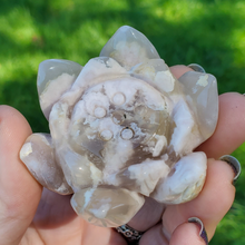 Load image into Gallery viewer, Carved flower agate lotus