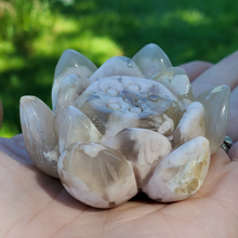Load image into Gallery viewer, Carved flower agate lotus