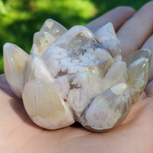 Load image into Gallery viewer, Carved flower agate lotus