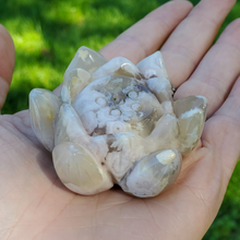 Load image into Gallery viewer, Carved flower agate lotus