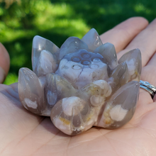 Load image into Gallery viewer, Carved flower agate lotus