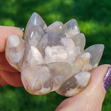 Load image into Gallery viewer, Carved flower agate lotus