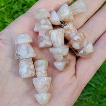 Load image into Gallery viewer, Carved flower agate mushroom