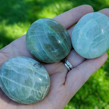 Load image into Gallery viewer, Green Moonstone Palm Stones