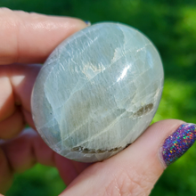Load image into Gallery viewer, Green Moonstone Palm Stones
