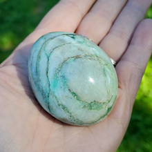 Load image into Gallery viewer, Green Moonstone Palm Stones