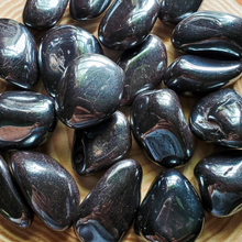 Load image into Gallery viewer, Tumbled hematite gemstones