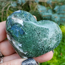 Load image into Gallery viewer, Moss agate carved gemstone heart