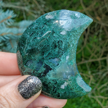 Load image into Gallery viewer, Moss agate carved gemstone moon