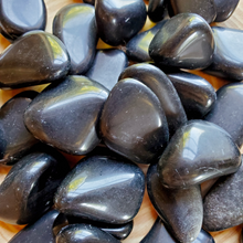 Load image into Gallery viewer, Tumbled obsidian crystals