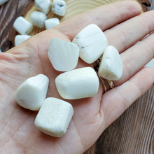 Load image into Gallery viewer, Tumbled scolecite crystals