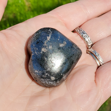 Load image into Gallery viewer, Hematite gemstone heart
