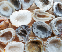 Load image into Gallery viewer, Oco Occo Agate geodes