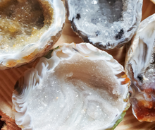 Load image into Gallery viewer, Occo agate geodes