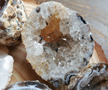 Load image into Gallery viewer, Oco/occo agate geodes