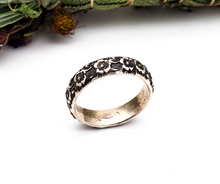 Load image into Gallery viewer, Vintage style floral pattern sterling silver ring