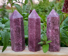 Load image into Gallery viewer, Purple lepidolite crystal point