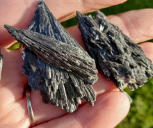 Load image into Gallery viewer, Black Kyanite Fan - Black Kyanite Crystals