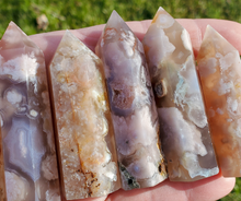 Load image into Gallery viewer, Flower Agate Point - Small