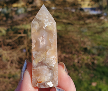 Load image into Gallery viewer, Flower Agate Point - Small
