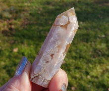 Load image into Gallery viewer, Flower Agate Point - Small