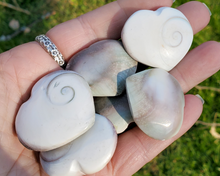 Load image into Gallery viewer, Shiva Shell Heart