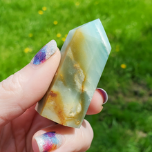 Load image into Gallery viewer, Caribbean Blue Chalcedony Point