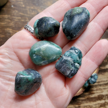 Load image into Gallery viewer, Emerald tumbled stones