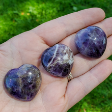 Load image into Gallery viewer, Small Chevron Amethyst carved heart