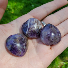 Load image into Gallery viewer, Small Chevron Amethyst carved heart