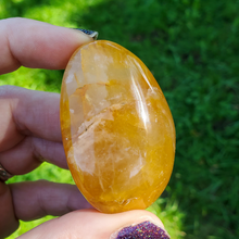 Load image into Gallery viewer, Golden healer quartz palm stones