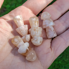 Load image into Gallery viewer, Carved flower agate mushroom