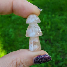 Load image into Gallery viewer, Carved flower agate mushroom