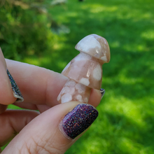 Load image into Gallery viewer, Carved flower agate mushroom