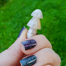 Load image into Gallery viewer, Carved flower agate mushroom