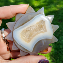 Load image into Gallery viewer, Druzy Agate geode sun carving