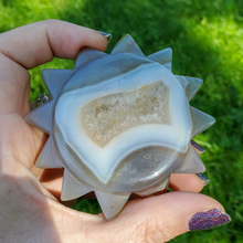 Load image into Gallery viewer, Druzy Agate geode sun carving