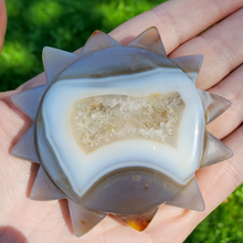 Load image into Gallery viewer, Druzy Agate geode sun carving
