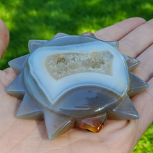 Load image into Gallery viewer, Druzy Agate geode sun carving