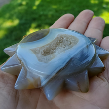 Load image into Gallery viewer, Druzy Agate geode sun carving
